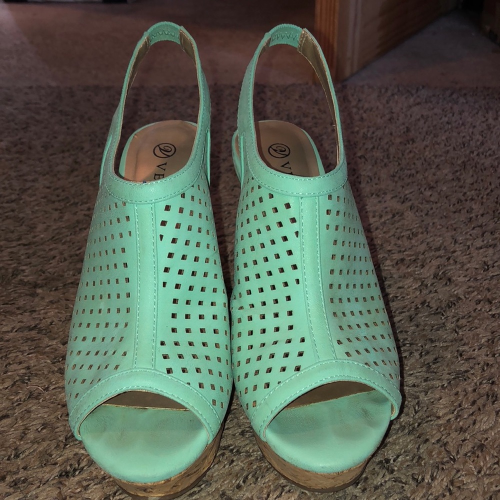 Mint color wedges